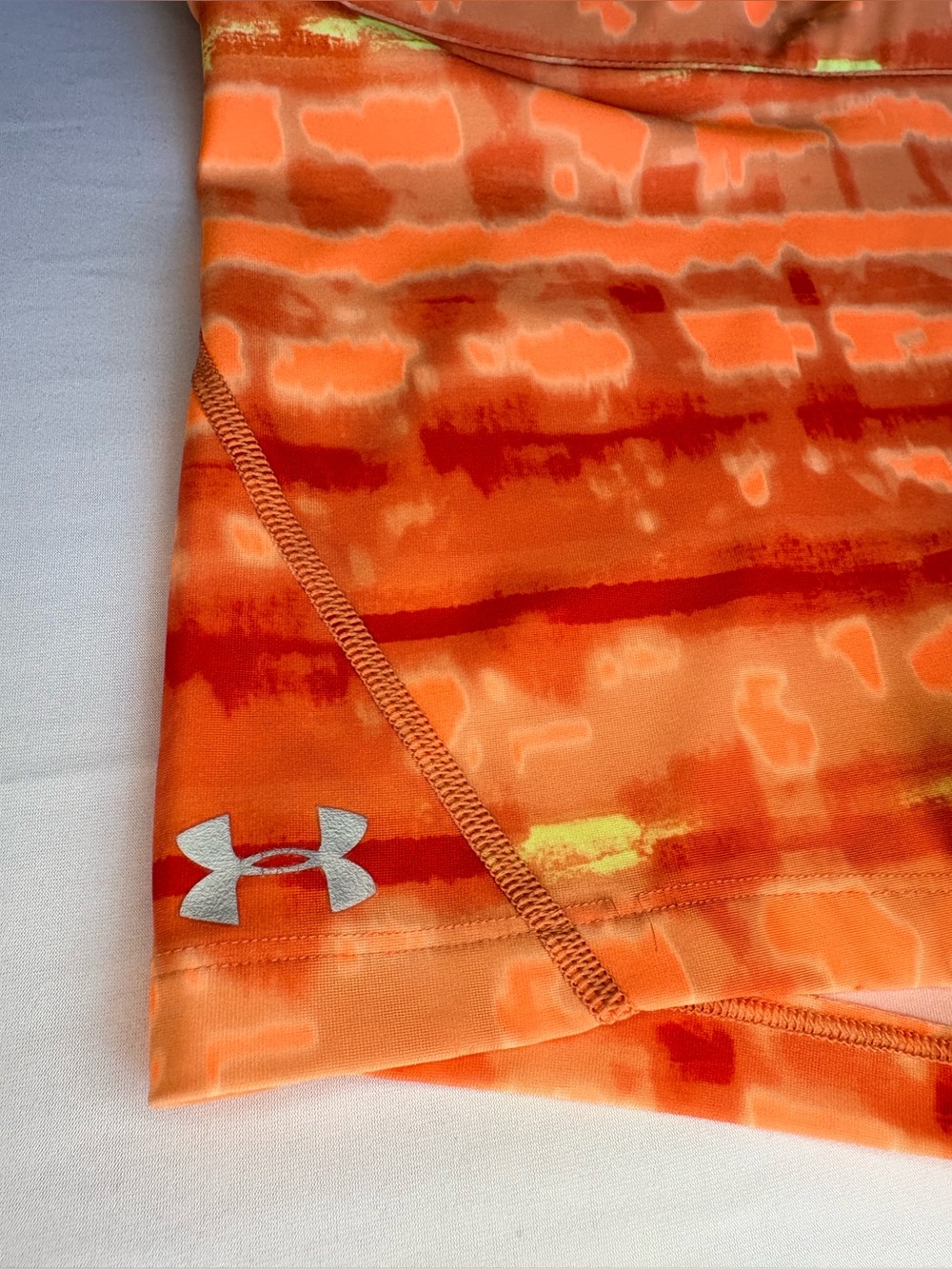 Under Armour HeatGear Orange Red Tie Dye Compression Shorts Size Medium Flaw